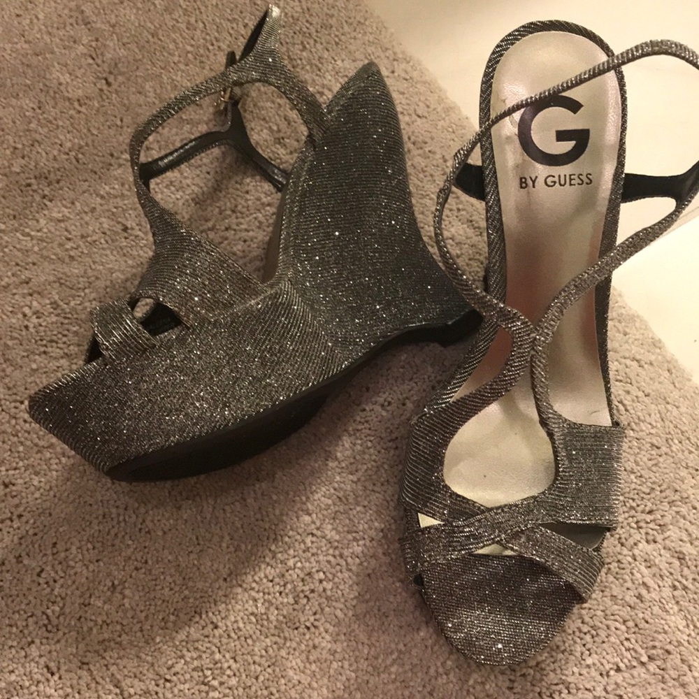 Dazzling Guess heels - Picture 2 of 7